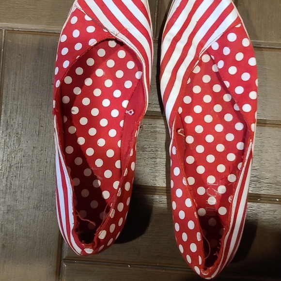 Red - Picture 6 of 6